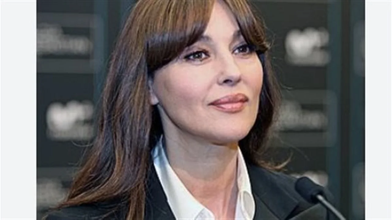 تحدت سن الأربعين.. كيف غيرت مونيكا بيلوتشي معايير الجمال في عالم الموضة؟